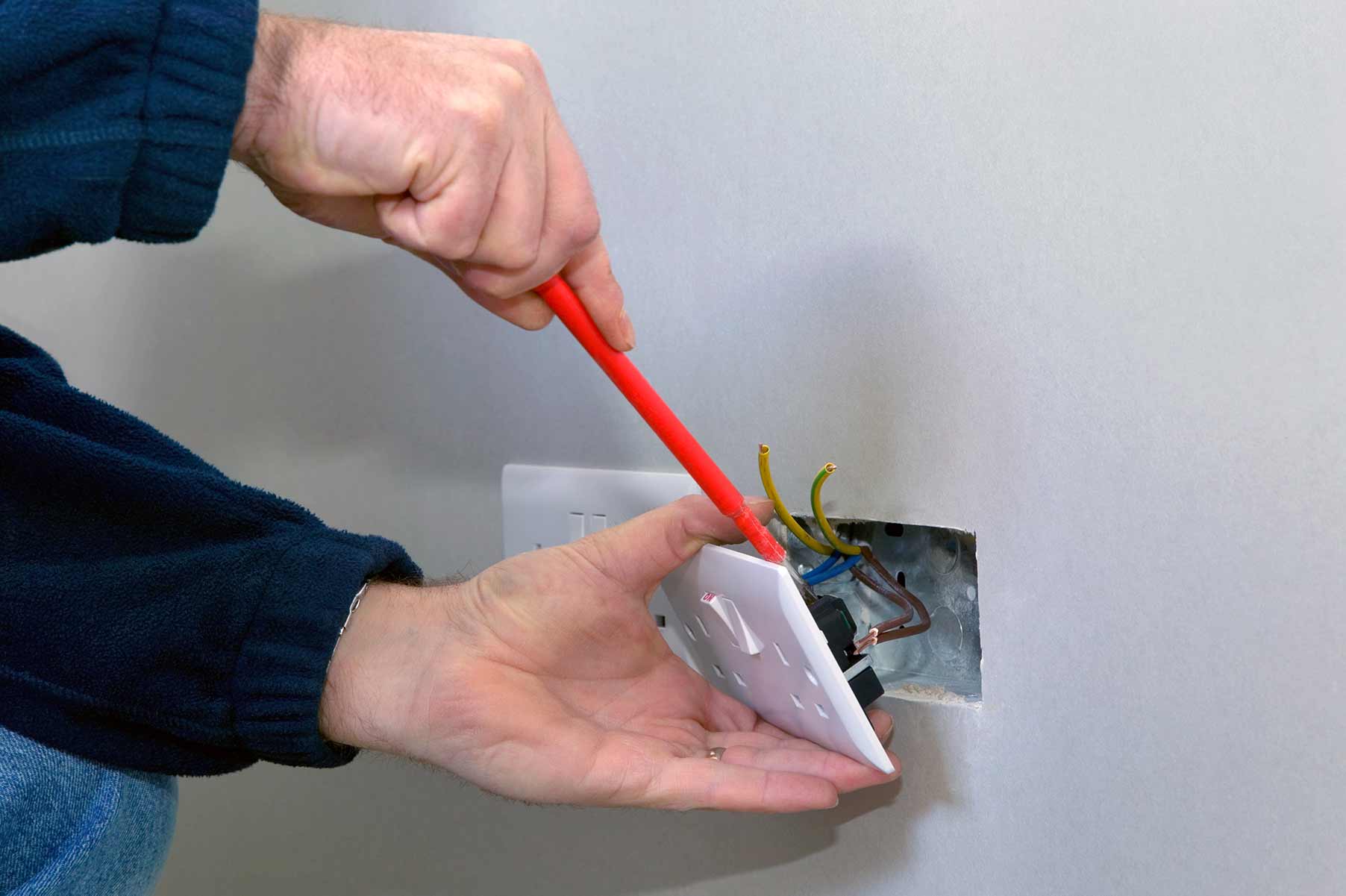 Our electricians can install plug sockets for domestic and commercial proeprties in Furzedown and the local area. 